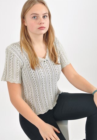 VINTAGE V NECK KNITWEAR TOP IN BEIGE