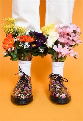 SUPER CUTE DR MARTENS VINTAGE FLORAL 14482 LACE UP SHOES