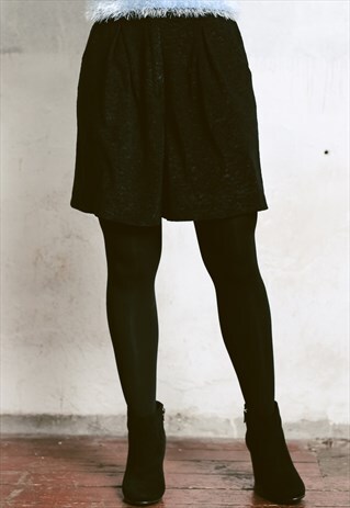 VINTAGE 80S BLACK WINTER SHORTS
