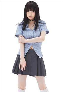 Pleated mini skirt in grey