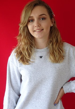 UNISEX SWEATSHIRT IN ASH GREY WITH MINI BEE EMBROIDERY
