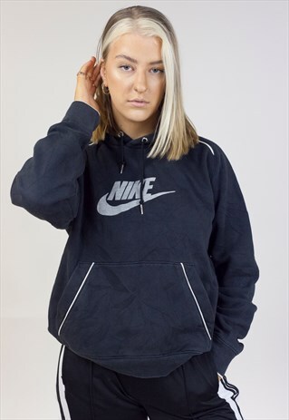 VINTAGE NIKE BLACK HOODIE