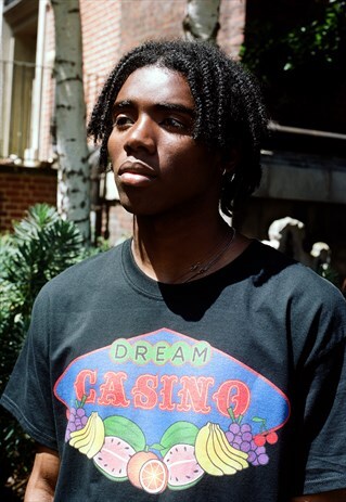 BLACK SHORT SLEEVED T-SHIRT WITH FRUITY CASINO SLOTS PRINT