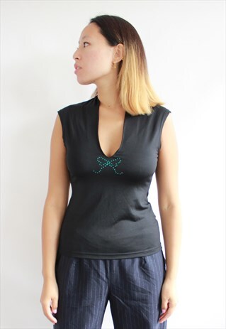 Y2K STYLE BLACK SLIT TOP WITH RIBBON DIAMONTE