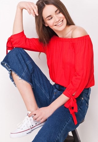RED BLOUSE WITH BOAT NECKLINE WITH RUFFLES