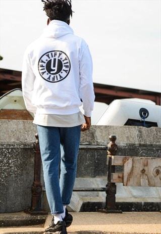 STAMP GRAPHIC LOGO HOODIE IN WHITE.