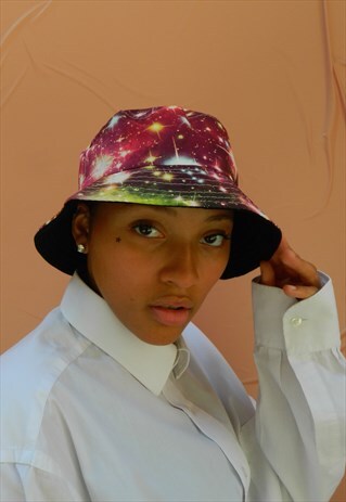 RED GALAXY BUCKET HAT