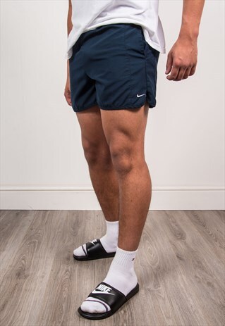 VINTAGE NIKE SHORT SHORTS