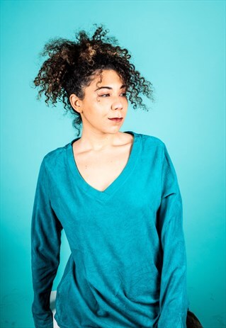 VINTAGE FLEECE SWEATER IN TURQUOISE WITH A V-NECK