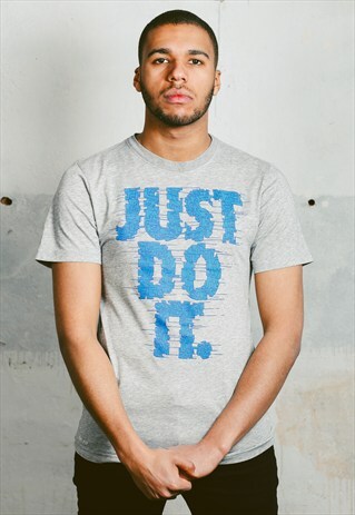 VINTAGE NIKE T-SHIRT