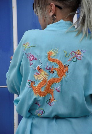 VINTAGE AUTHENTIC JAPANESE SHORT KIMONO DRAGON BACK MOTIF