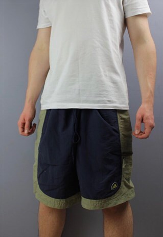 VINTAGE ADIDAS SHORTS IN NAVY WITH PATCH LOGO, POCKETS AND D