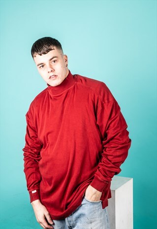VINTAGE TURTLE NECK JUMPER IN RED