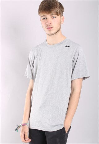 VINTAGE NIKE T-SHIRT
