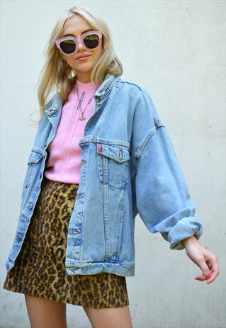 VINTAGE 90S OVERSIZED LIGHT BLUE DENIM JACKET