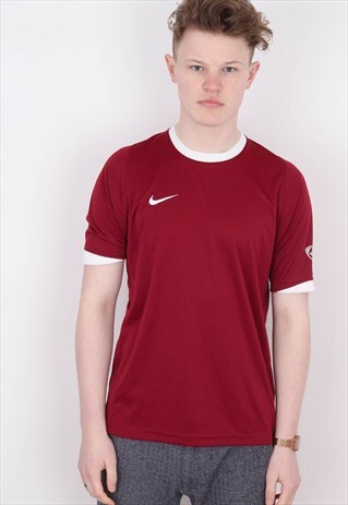 VINTAGE NIKE T SHIRT BTN93
