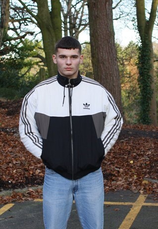 VINTAGE WHITE/BLACK ADIDAS PUFFER JACKET