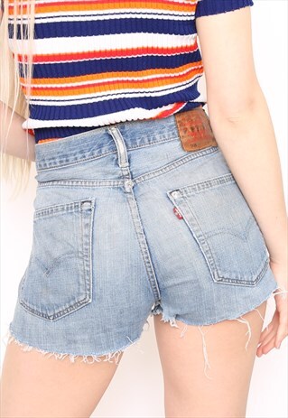 VINTAGE 90S LEVI'S FRAYED DENIM SHORTS