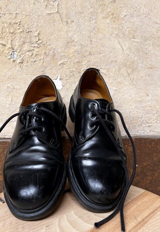 VINTAGE DR MARTENS 1990S SHOES LOW LACE UP