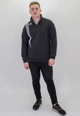 VINTAGE ADIDAS 1/4 ZIP SWEATER