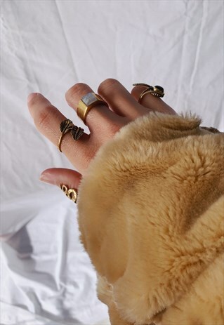 WHITE STONE GOLD RING
