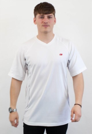 VINTAGE NIKE T-SHIRT