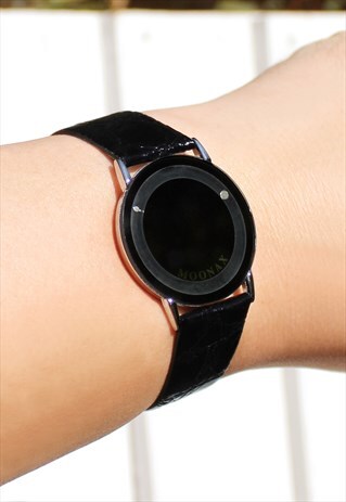 COMPACT SLIM SILVER MOON WATCH