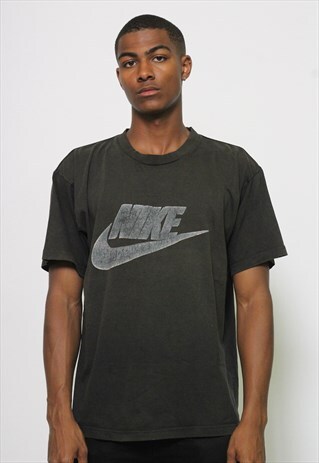 VINTAGE NIKE T-SHIRT