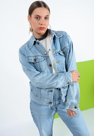 VINTAGE LEE DENIM JACKET IN WASHED BLUE.