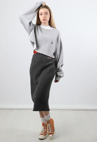 VINTAGE TOMMY HILFIGER LOGO LARGE GREY CROPPED SWEATSHIRT