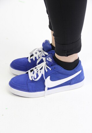VINTAGE NIKE TRAINERS