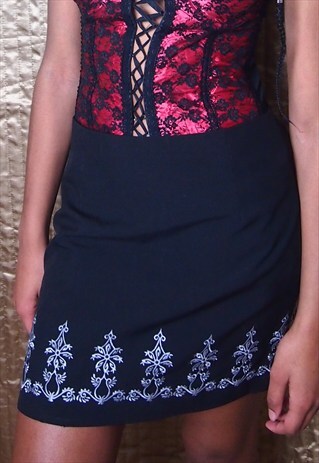 BLACK HIGH WAISTED SKIRT WITH EMBROIDERY DETAIL