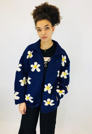 VINTAGE DAISY FLOWER CHUNKY WOOL KNITTED JUMPER