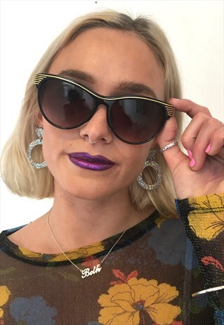VINTAGE 90S TOTALLY ON TREND BLACK SUNGLASSES