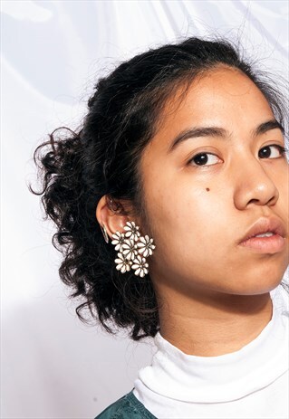 80S VINTAGE CLIP-ON EARRINGS WITH WHITE GOLD FLOWER