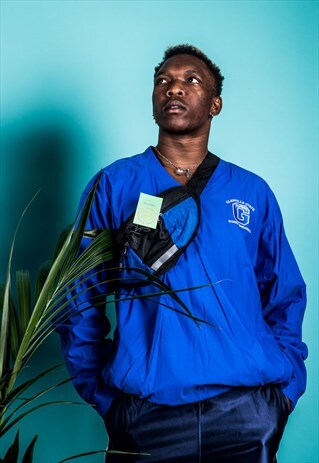 VINTAGE NIKE SWEATSHIRT IN BLUE WITH A V-NECK