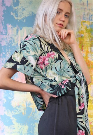 WRAP TOP IN BLACK BOTANICS FABRIC