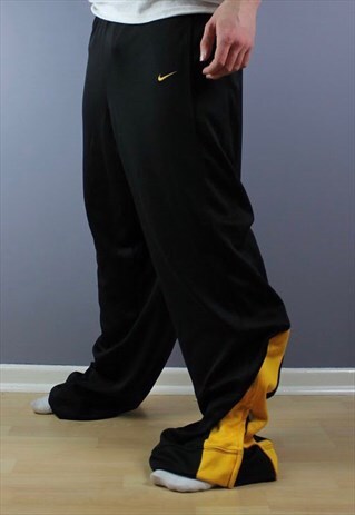 VINTAGE NIKE JOGGERS IN BLACK WITH EMBROIDERED LOGO
