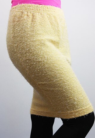 VINTAGE 90'S KNIT FLUFFY SKIRT IN YELLOW
