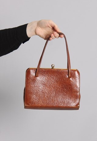 VINTAGE 1960S BROWN LEATHER GOLD CLASP BOX BAG