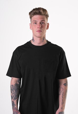 ESSENTIAL POCKET T-SHIRT - BLACK