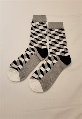 RHOMBUS PATTERN COZY SOCKS IN WHITE COLOR