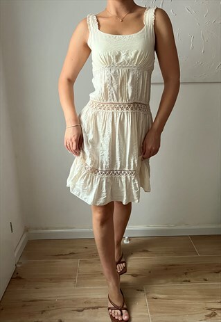 VINTAGE PLEATED FOLLOWING MIDI SHEER LACE DRESS IN WHITE