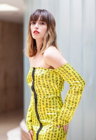 OFF SHOULDER CROPTOP IN YELLOW WITH CHINESE LETTERS