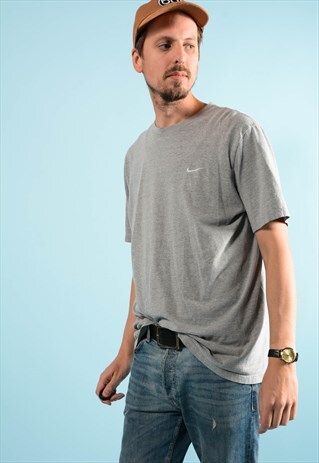 VINTAGE NIKE TEE SHIRT.