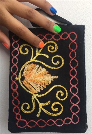 BLACK EMBROIDERY SMALL WALLET