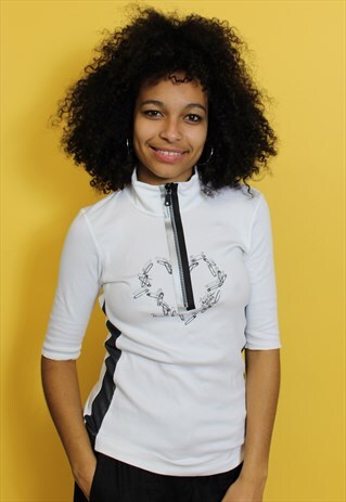 WHITE T SHIRT WITH ZIPS