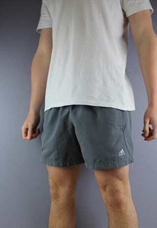 VINTAGE ADIDAS SHORTS IN GREY WITH POCKETS AND EMBROIDERED L
