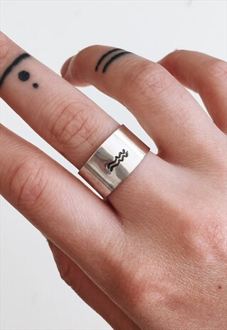STERLING SILVER CHUNKY BAND RING WITH AQUARIUS STAR SIGN