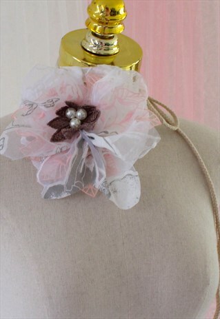 VINTAGE 3D FLOWER REMAKE NECKLACE WHITE PINK